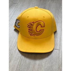 Mitchell & Ness Calgary Flames Yellow / Gold Snapback Hat